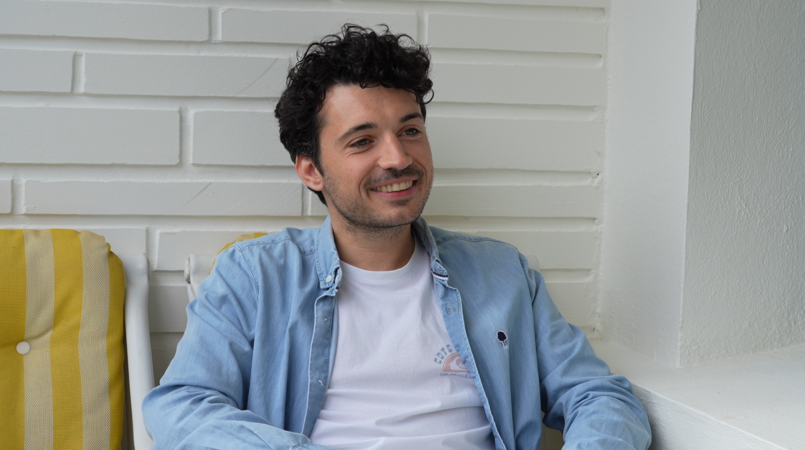 Balise ALT : Marc sourit et est apaisé après avoir été accompagné gratuitement par Keynavo pour sa recherche de locataire, dans le cadre du service Kopilote.